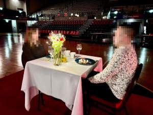 Magiczny i romantyczny wieczór na parkiecie 3mk Arena Ostrów kolacja-hala2026