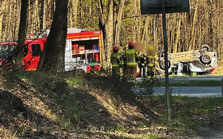 Cztery osoby poszkodowane. Wypadek na DK25