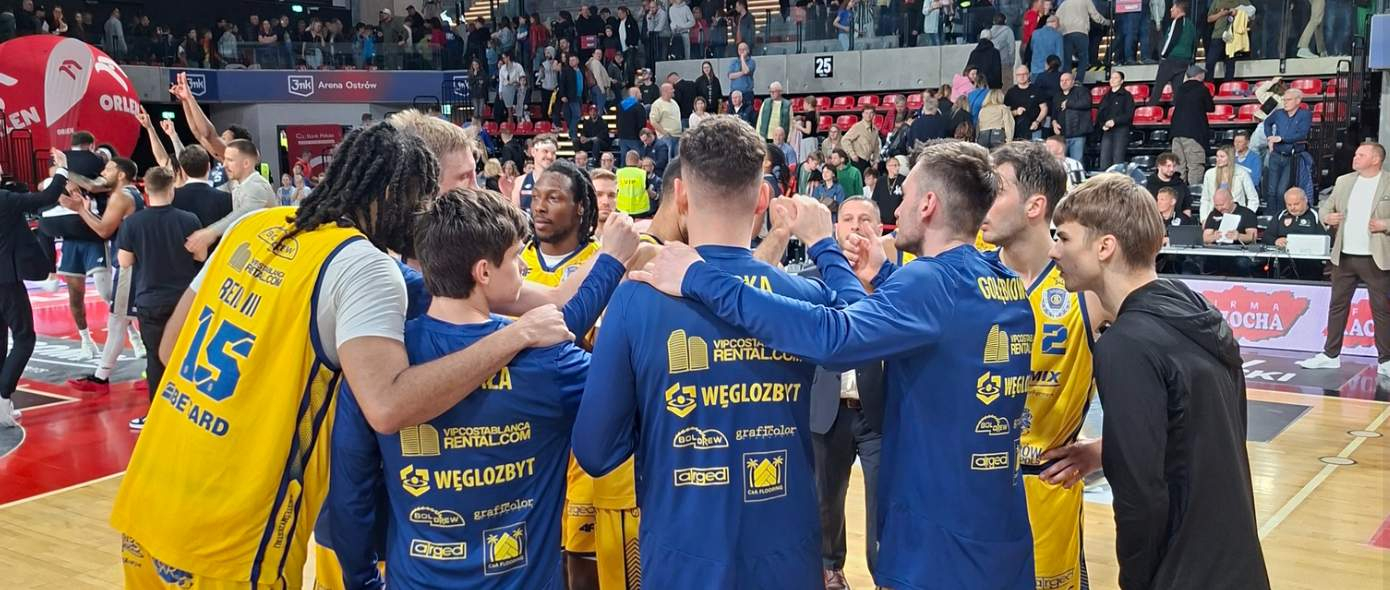 Heroiczna walka Stali i kontrowersje w końcówce. Dziki Warszawa wywożą zwycięstwo z Ostrowa