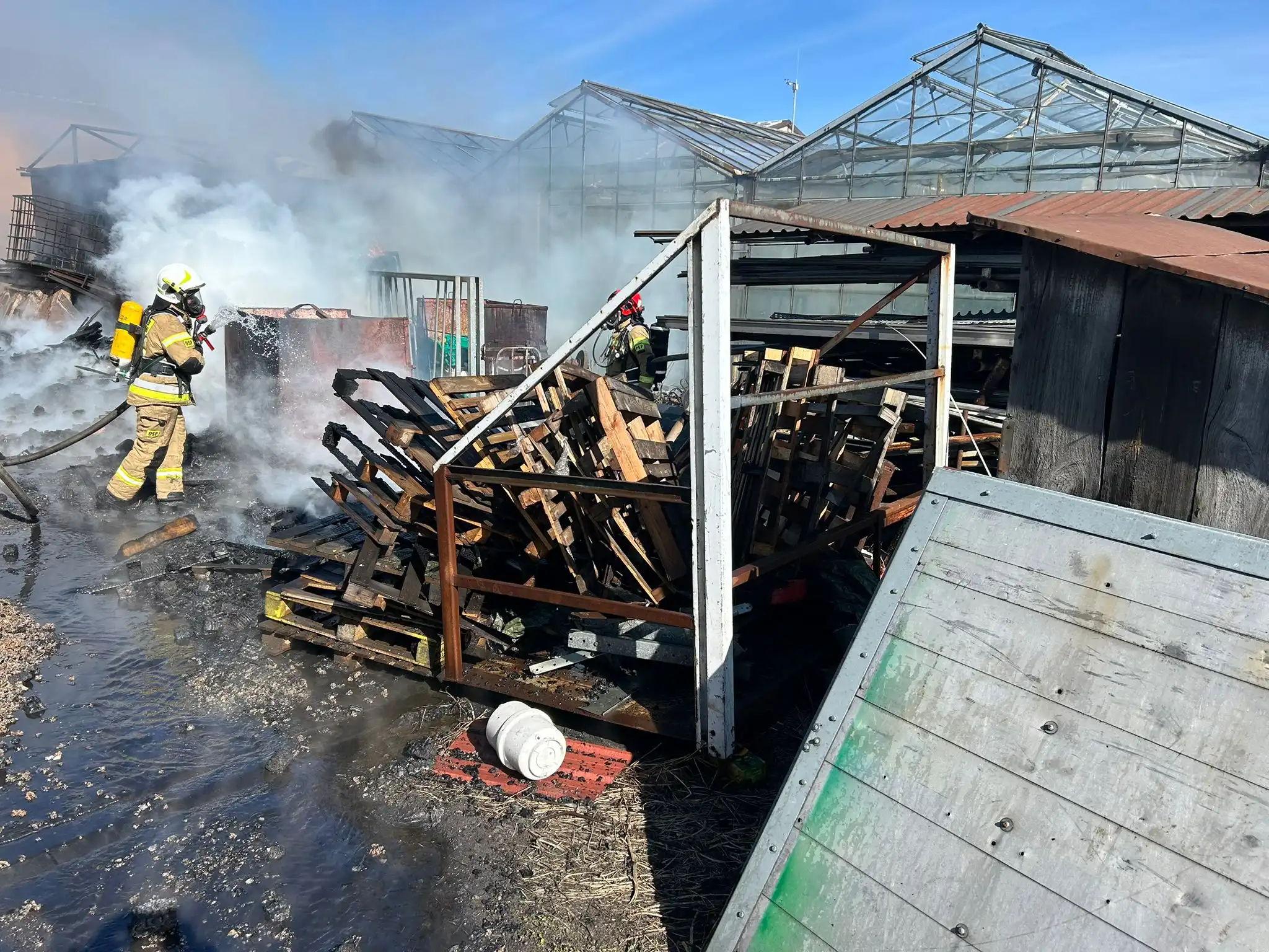 Płonęła hala (ZDJĘCIA)