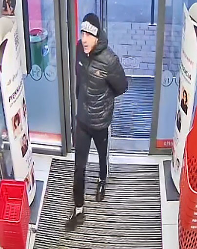 Policja poszukuje sprawcy kradzieży w drogerii w Ostrowie Wielkopolskim