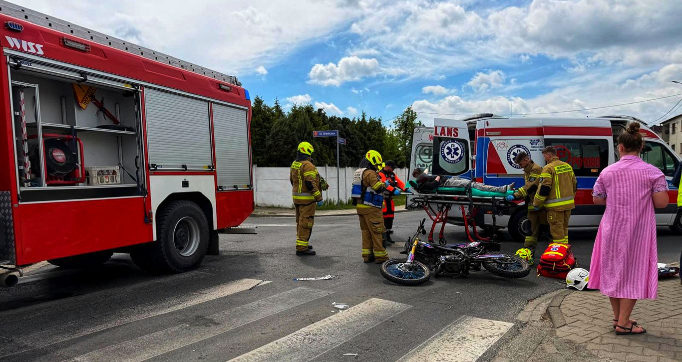 Wypadek motocyklisty i Renault (ZDJĘCIA)