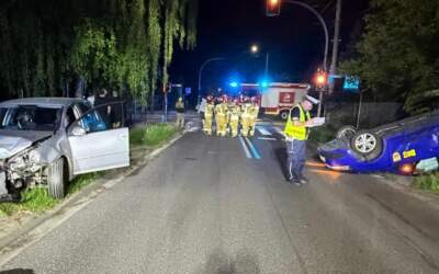 Taxi na dachu po zderzeniu (ZDJĘCIA)