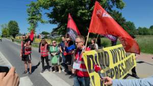 Dziś duży protest przed DINO - ZDJĘCIA 1000152944