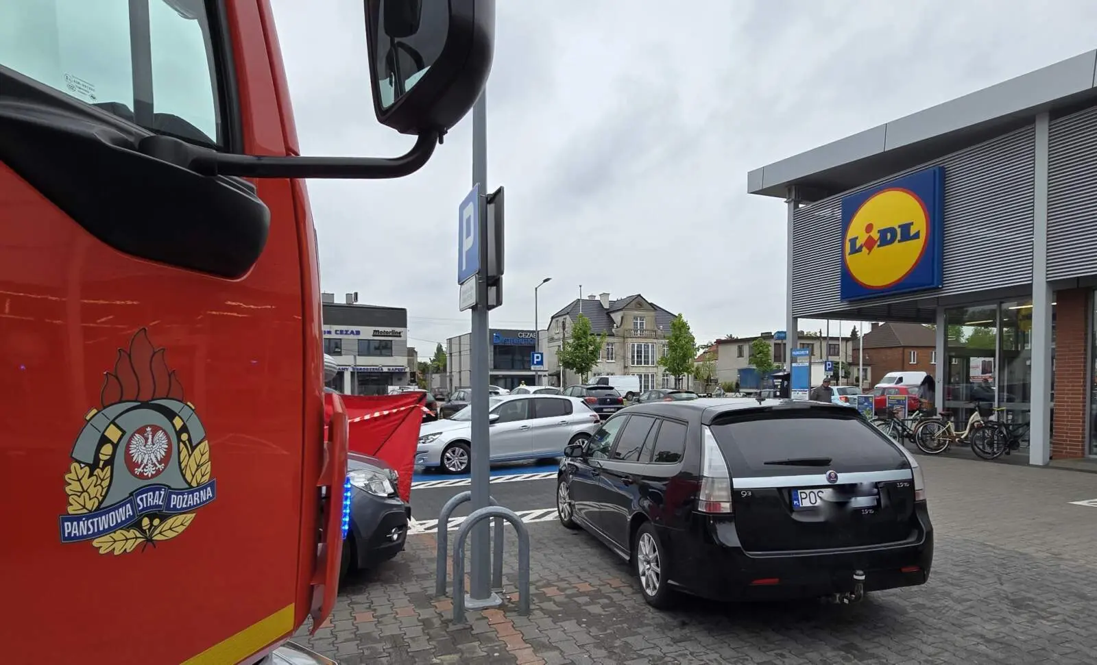 Nie żyje. Była reanimacja przed marketem Lidl (ZDJĘCIA)