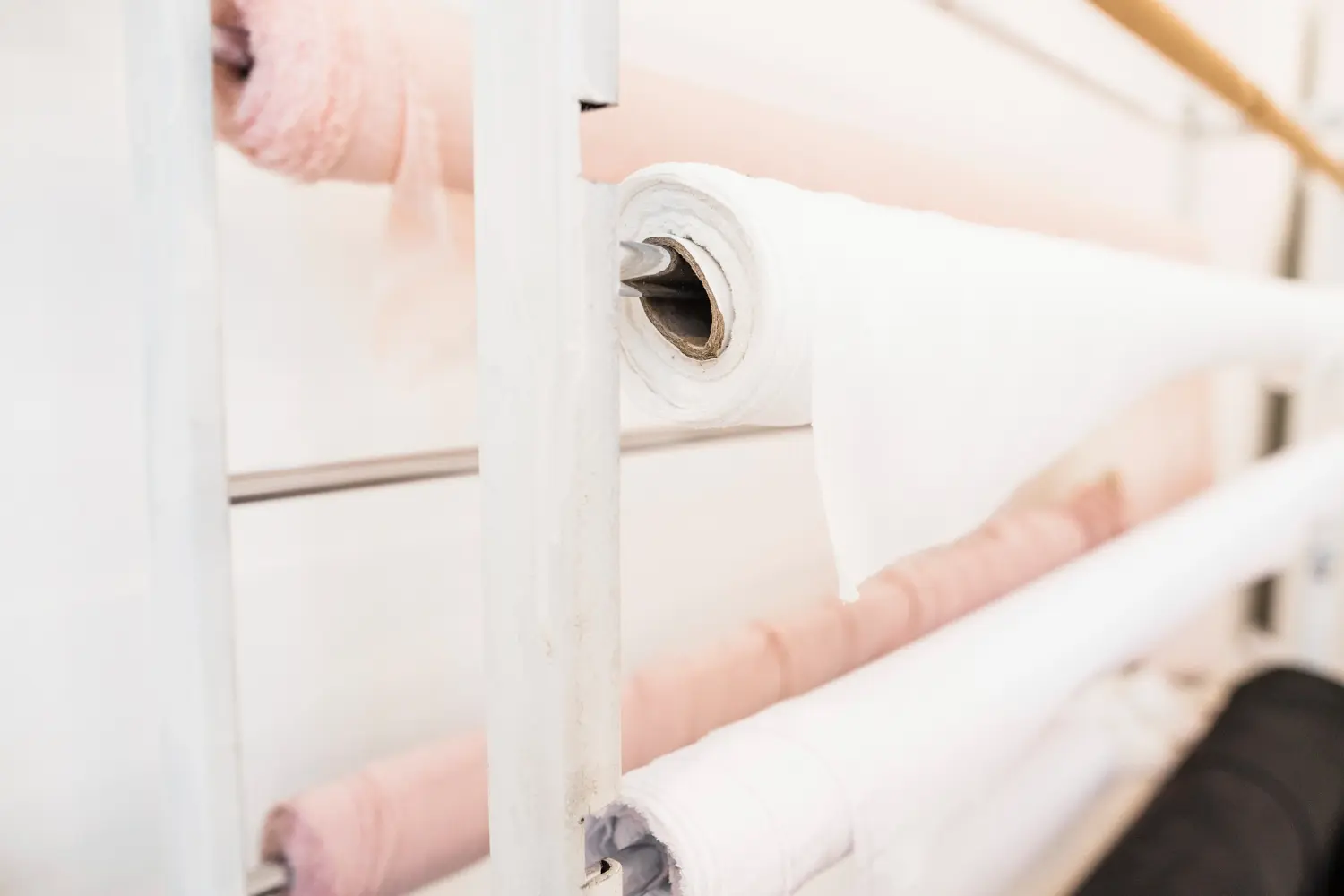 Środki powierzchniowo czynne w papiernictwie i włókninach – kontrola zwilżania i jednorodności produktu
