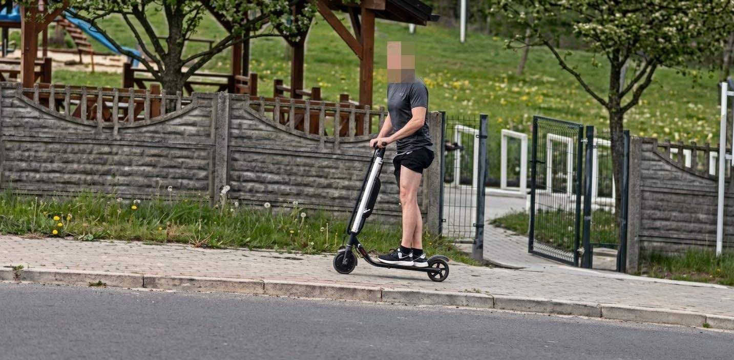 Ukradł hulajnogę elektryczną i próbował uciekać