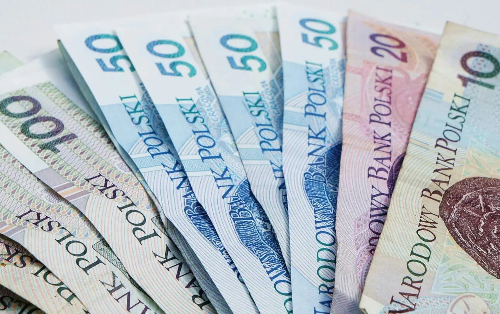 Presja czasu w domowych finansach. Gdzie szukać natychmiastowego wsparcia kapitałowego w awaryjnych sytuacjach?