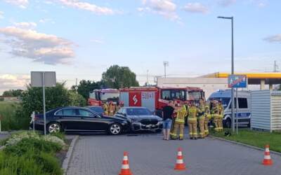 Umył Mercedesa i uszkodził lśniące BMW (ZDJĘCIA)