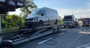 Zapaliła się ciężarówka z busami na pace 1000160234