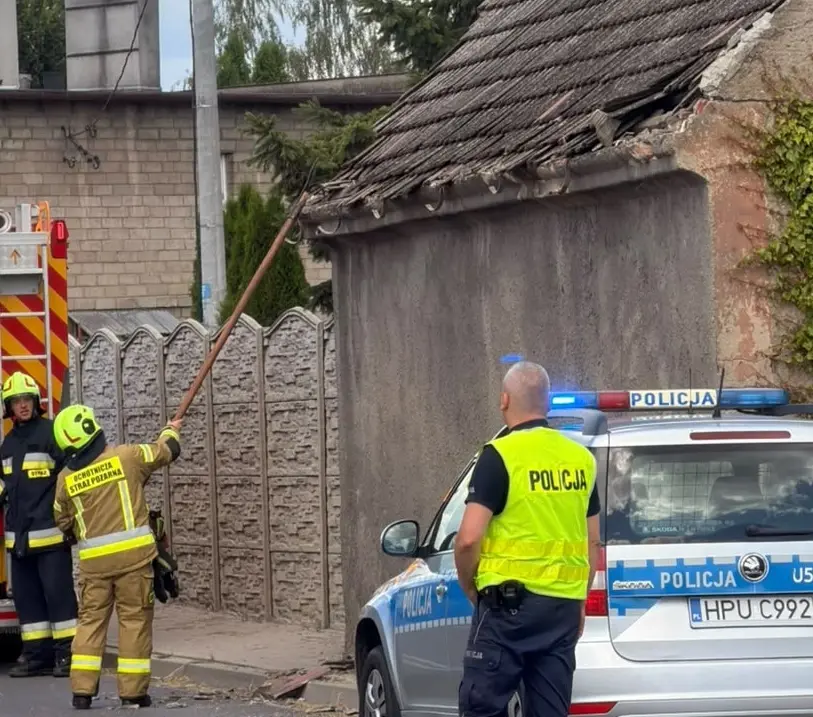 Zgłoszono zawalenie sią dachu budynku