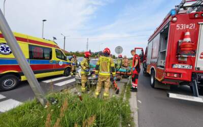 Wypadek na Majorka. Auto wjechało m. in. w słup (ZDJĘCIA)