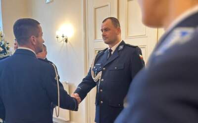 Wypił pół litra i wylądował w rowie. Chciał uciec w kukurydzę przed policją… prosto na…!