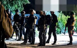 Ale horror! Koktajle Mołotowa, płonący hełm i antyterroryści kontrterrorysci