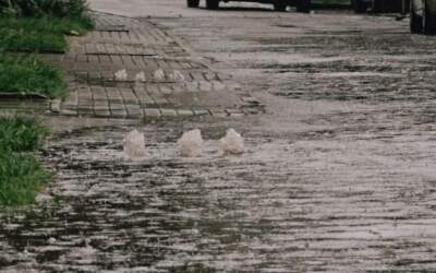 33 litrów deszczu w dwie godziny. W Ostrowie były podtopienia. Służby monitorują sytuację