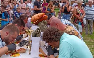 Zjadł piekielnie ostrego burgera w minutę! Mistrz Ostrowa nie miał sobie równych