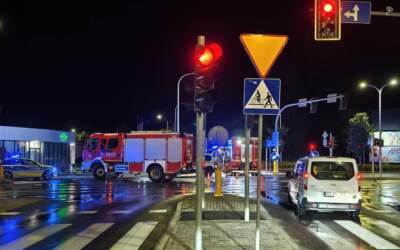 Wypadek przy przepompowni. Dwa Peugeoty (ZDJĘCIA)