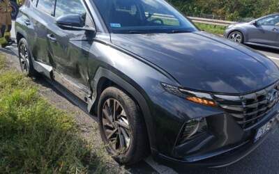 Zderzenie Hyundai i Volkswagena w Ociążu (ZDJĘCIA)