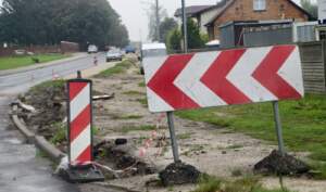 Kolizja przy kościele w Skalmierzycach i niefortunny finał. Ciężarówka uszkodziła wóz strażacki! 1000182069