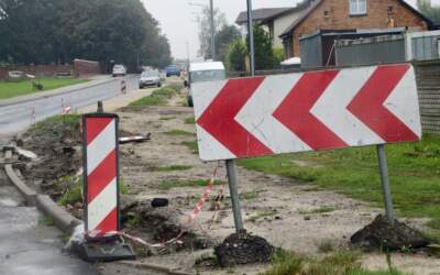 Kolizja przy kościele w Skalmierzycach i niefortunny finał. Ciężarówka uszkodziła wóz strażacki!