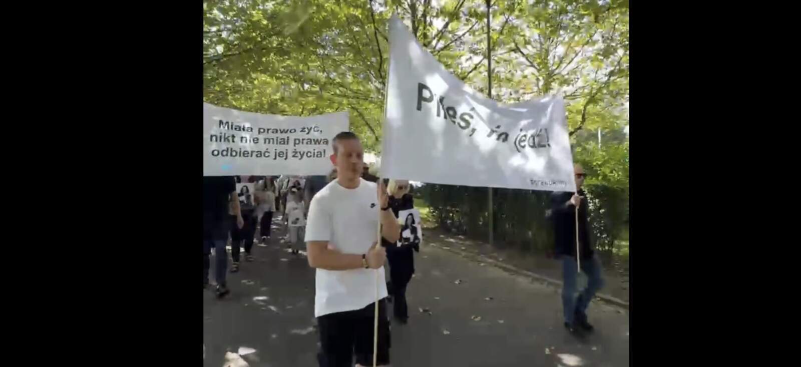 „Miała prawo żyć. Nikt nie miał prawa odbierać jej życia”. Poruszająca manifestacja w Ostrowie