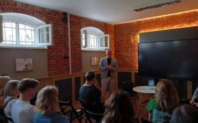 Ostrowscy nauczyciele uczą się edukacji outdoorowej