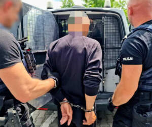 HORROR! Zadał znajomej 17 ciosów gigantycznym nożem, a potem... wyprowadzał jej psa! sprawca-noz-gornoslaska