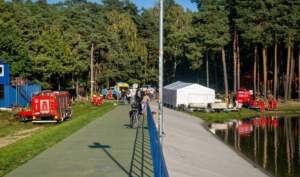 Motorówką uderzył w pomost. Świadkowie ratowali go z wody 1000195302