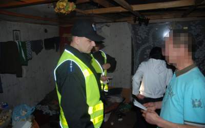 Policjanci szukali bezdomnych