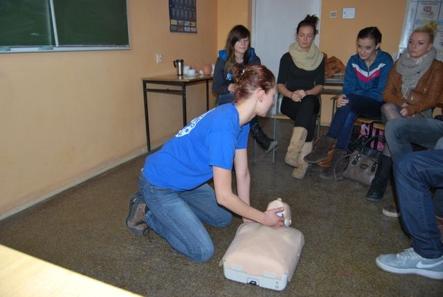 Nauczyć pierwszej pomocy