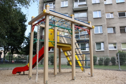 Plac zabaw przy ulicy Dembińskiego