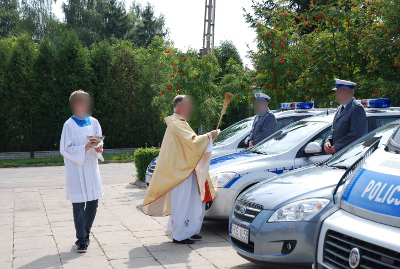 Policjant wyjechał z drogi