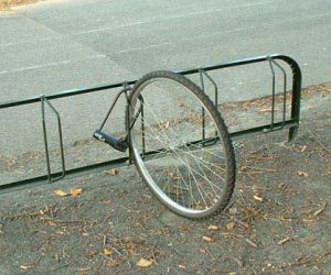 Wpadł na skradzionym rowerze