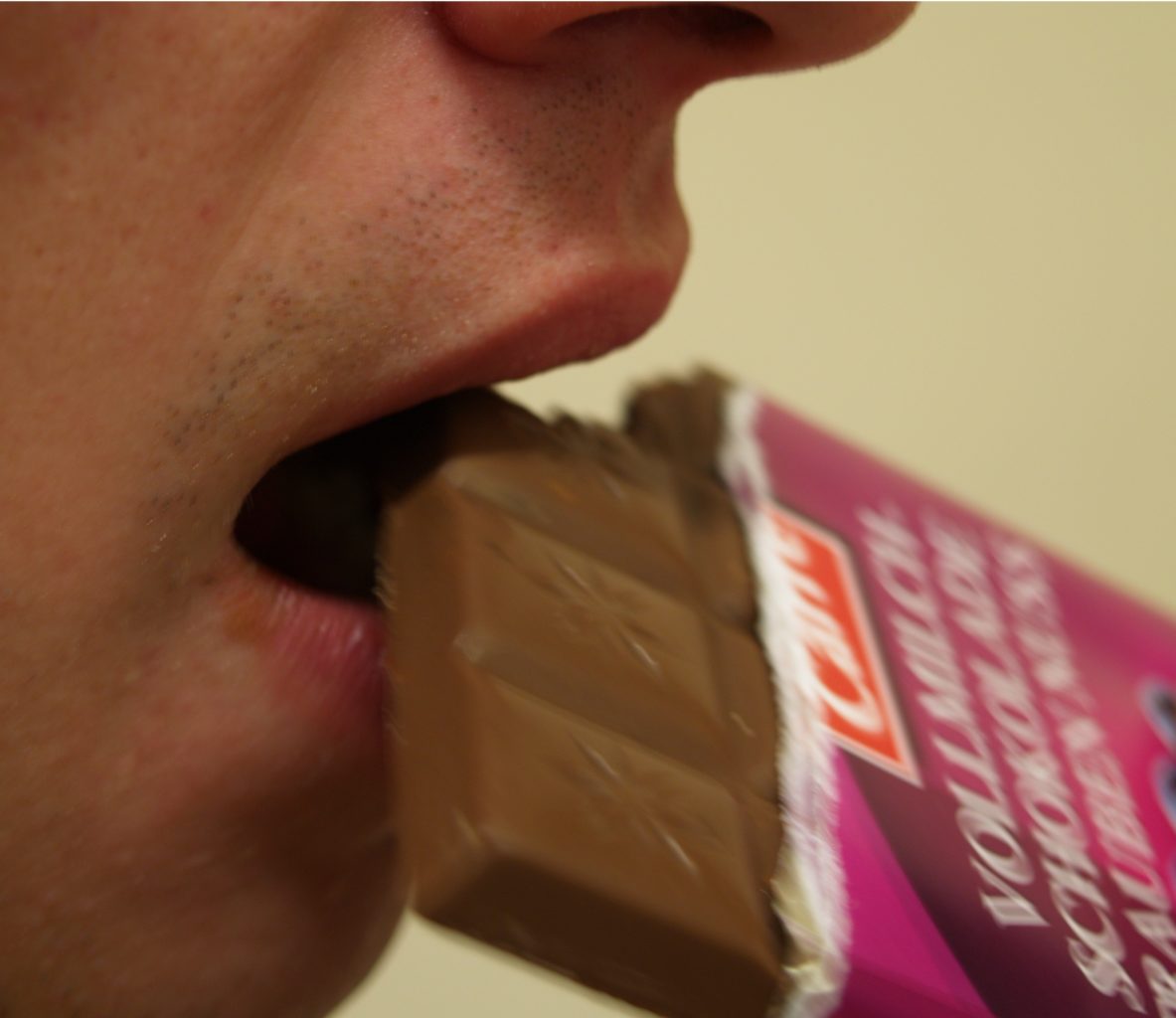 Recydywista próbował osłodzić sobie życie. Kradł na potęgę czekolady