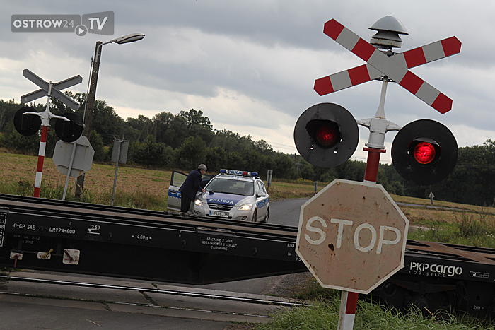 Motocyklista wjechał w pociąg